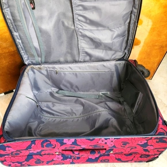 American Flyer Red Rose Suitcase Spinner Luggage 27 x 16 x 8 - Picture 7 of 11